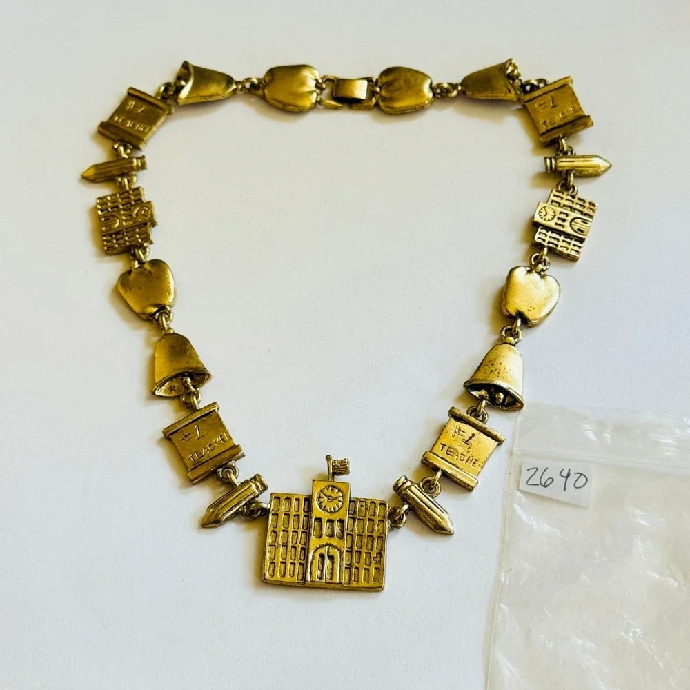 Bergdorf Goodman BG 1995 Necklace Teacher School Retro link VTG Collar gold 17